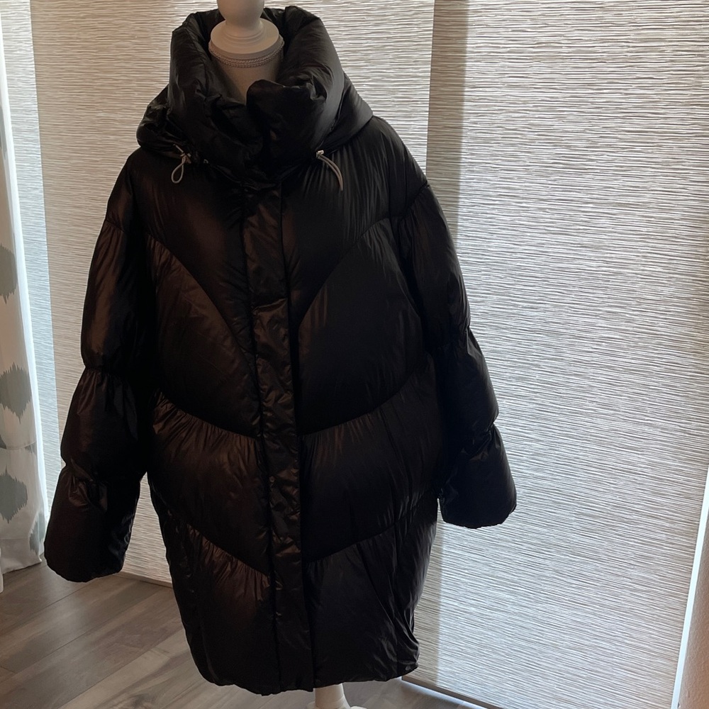 Sub-0 Down and Feather Elegant Black Puffer Coat for Women